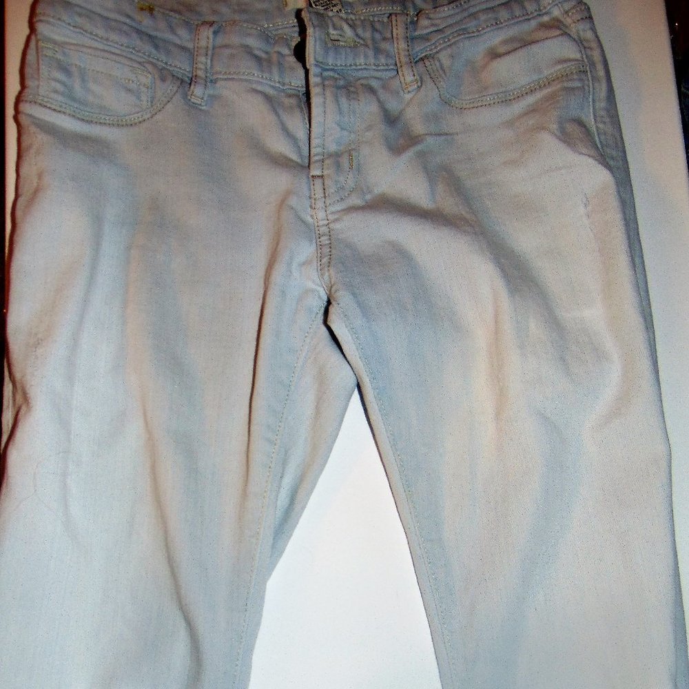 Refuge Light Wash Straight Jeans